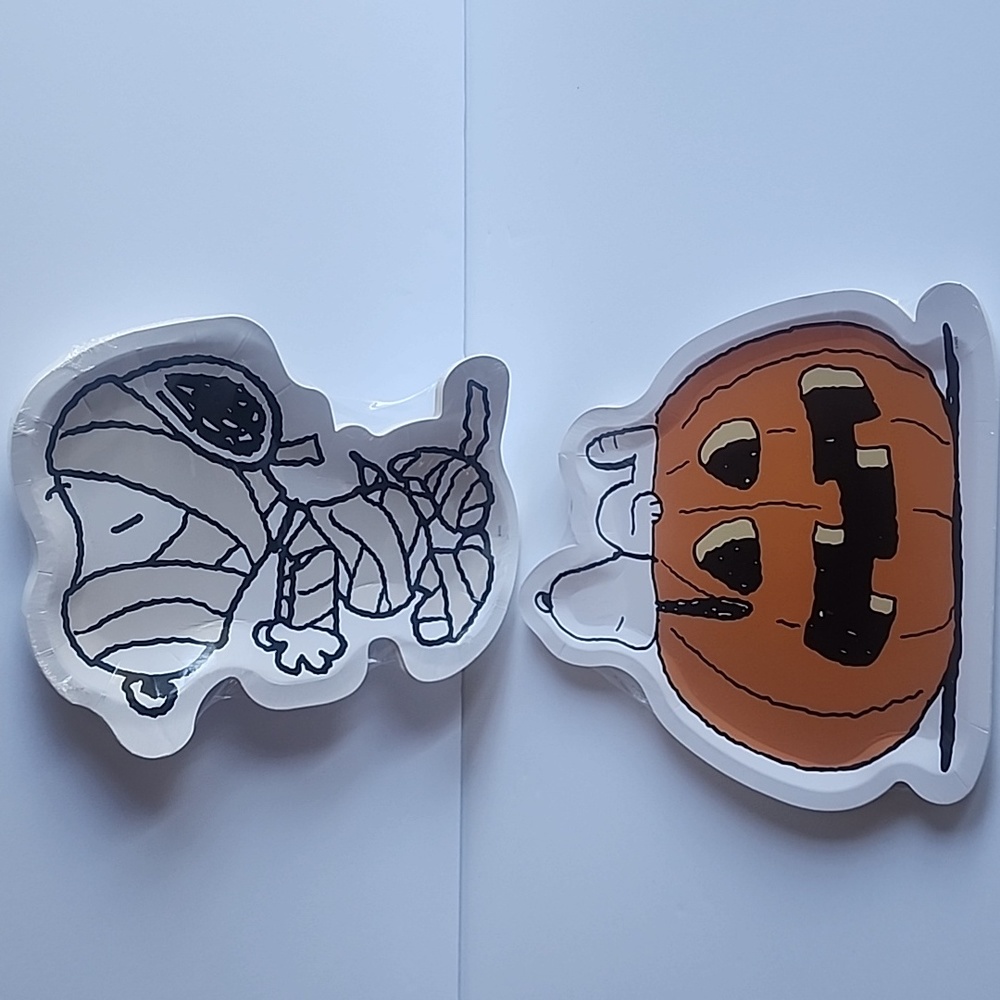 PEANUTS Halloween shaped paper plates